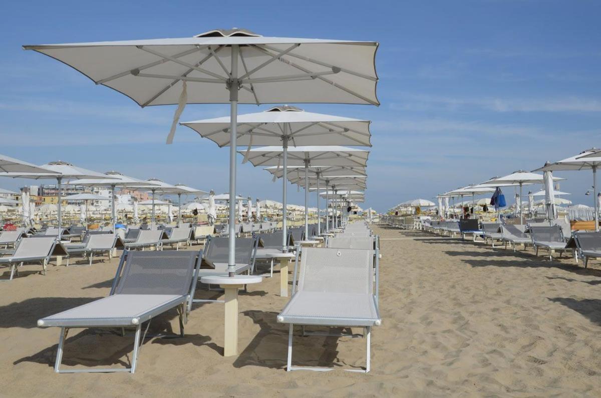 Monolocale Ombrellone Incluso Apartment Lignano Sabbiadoro Exterior photo